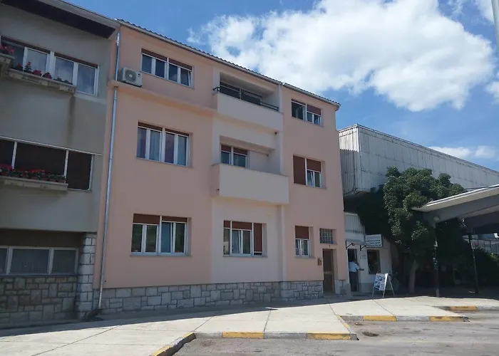 Miraflor, Center