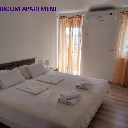 Apartament Miraflor, Center