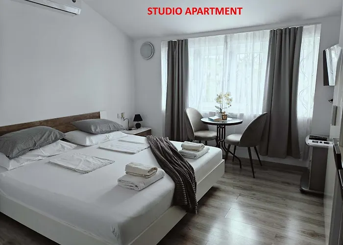 Apartman Miraflor, Center